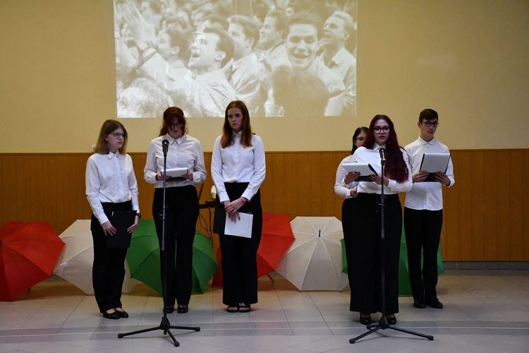 Közös főhajtás 1956 hősei előtt