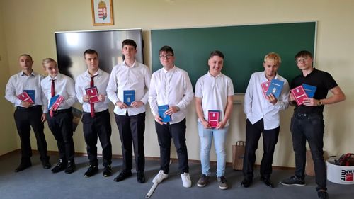 Sikeres szakmai vizsga és elismerések a festő tanulóknál